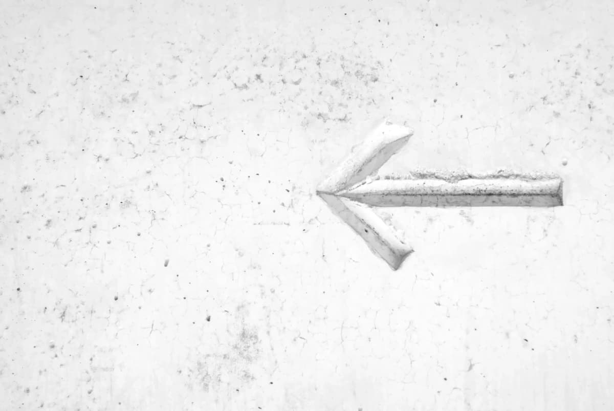 sideways arrow