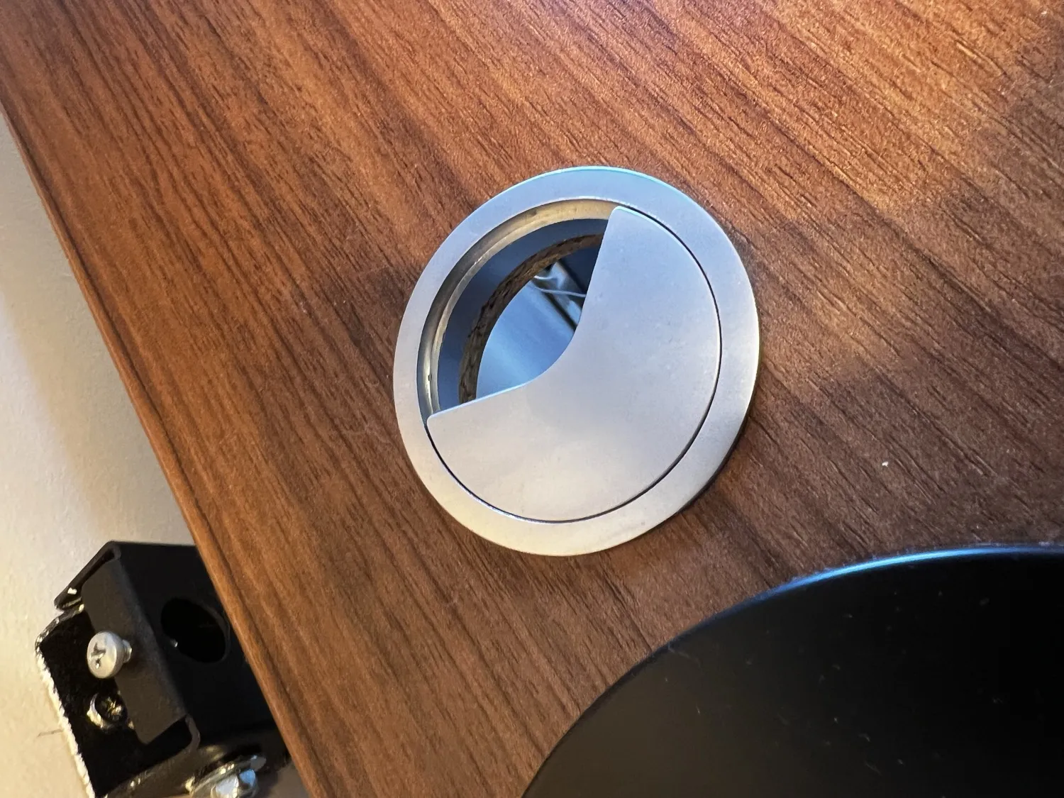 The Desktronic cable grommet slid open ready to pass cables through to the tray below